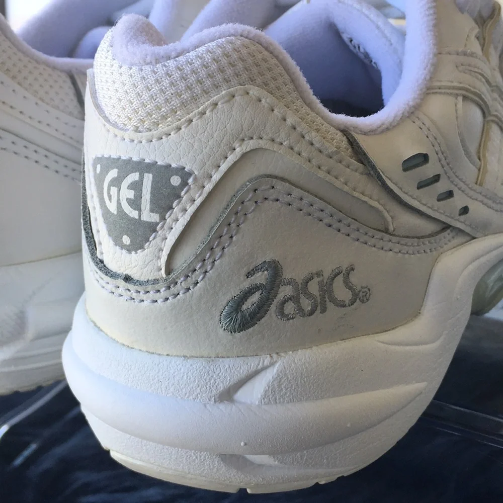Women’s ASICS - Picture 4 of 12